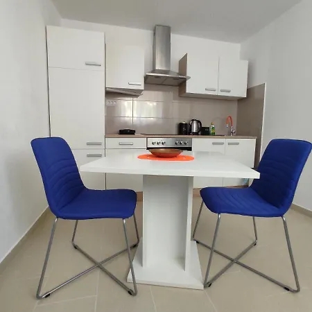 Appartement Deeranaei *