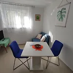 Apartment Deeranaei