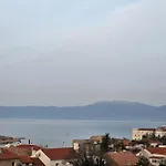 Lägenhet Deeranaei
